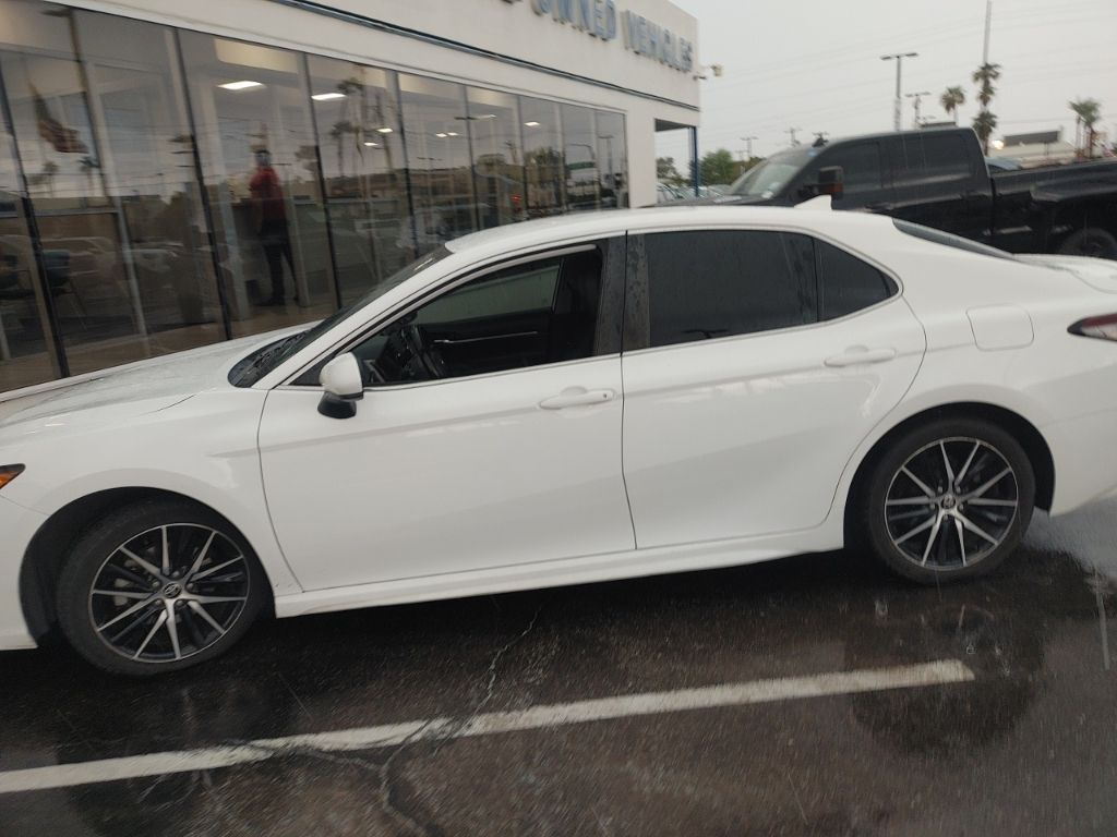 2021 Toyota Camry SE photo 9