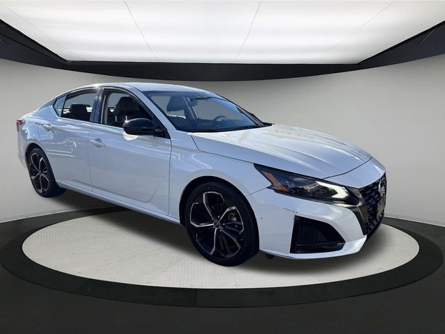 2023 Nissan Altima 2.5 SR photo 2
