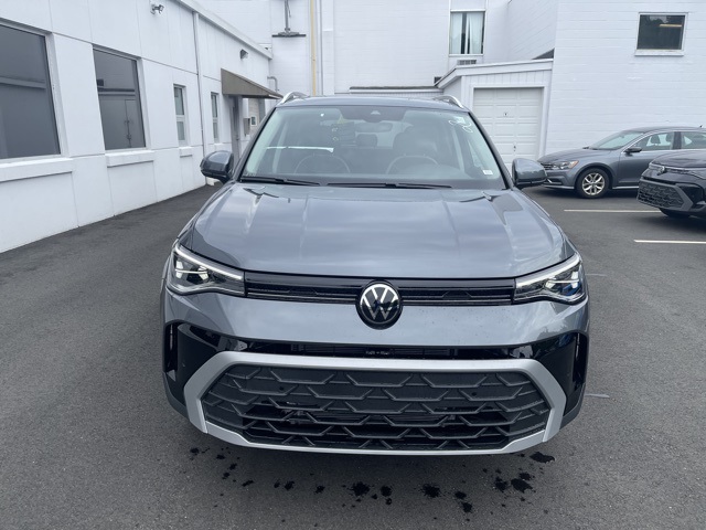 2025 Volkswagen Taos SE photo 4