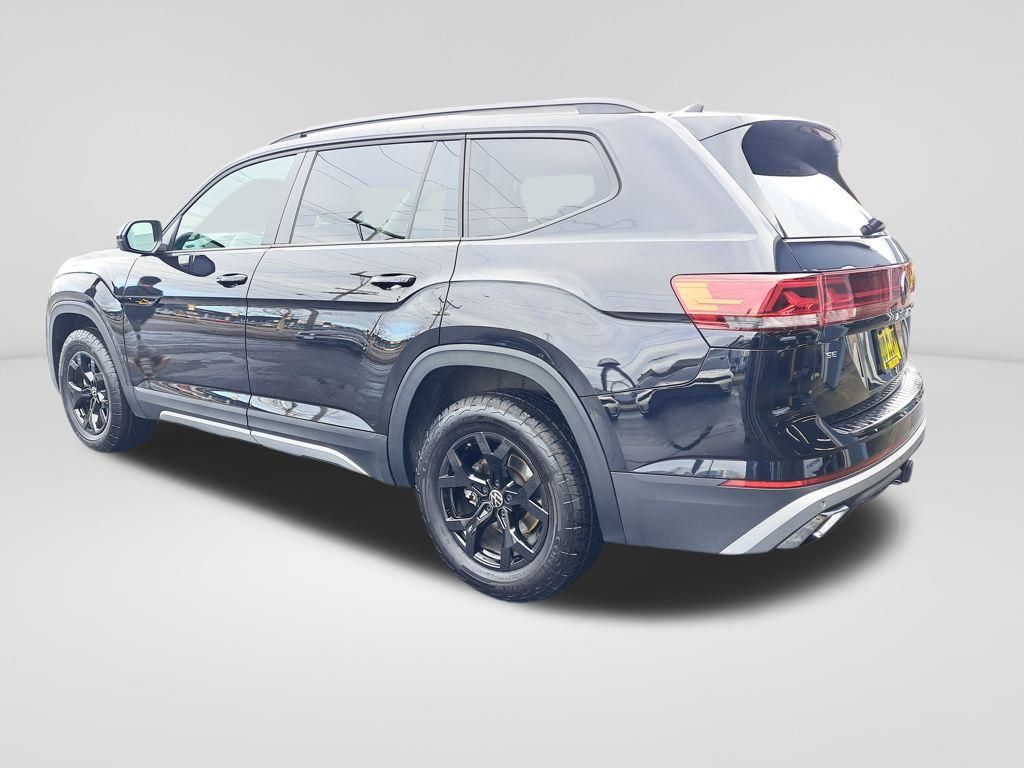 2024 Volkswagen Atlas Peak Edition SE Technology photo 3