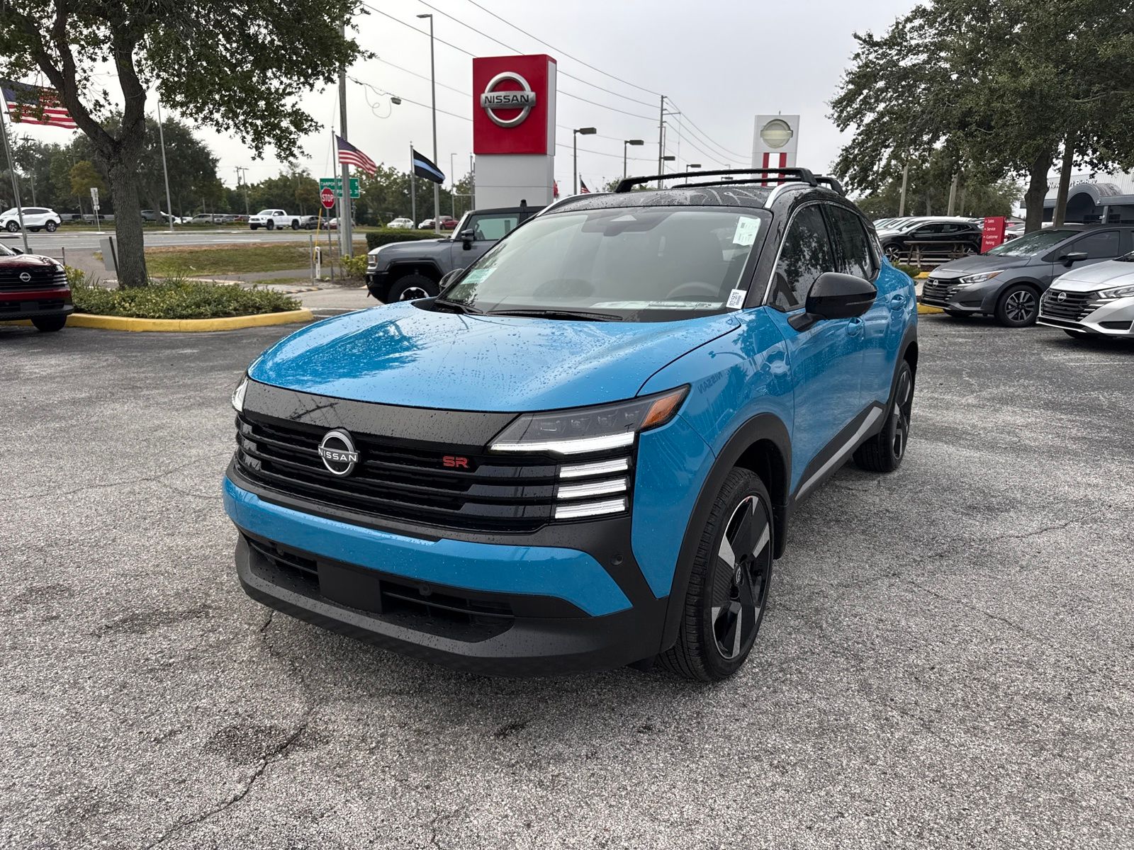 2026 Nissan Kicks SR photo 2