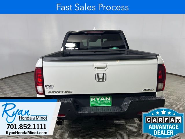 2021 Honda Ridgeline Black Edition photo 3