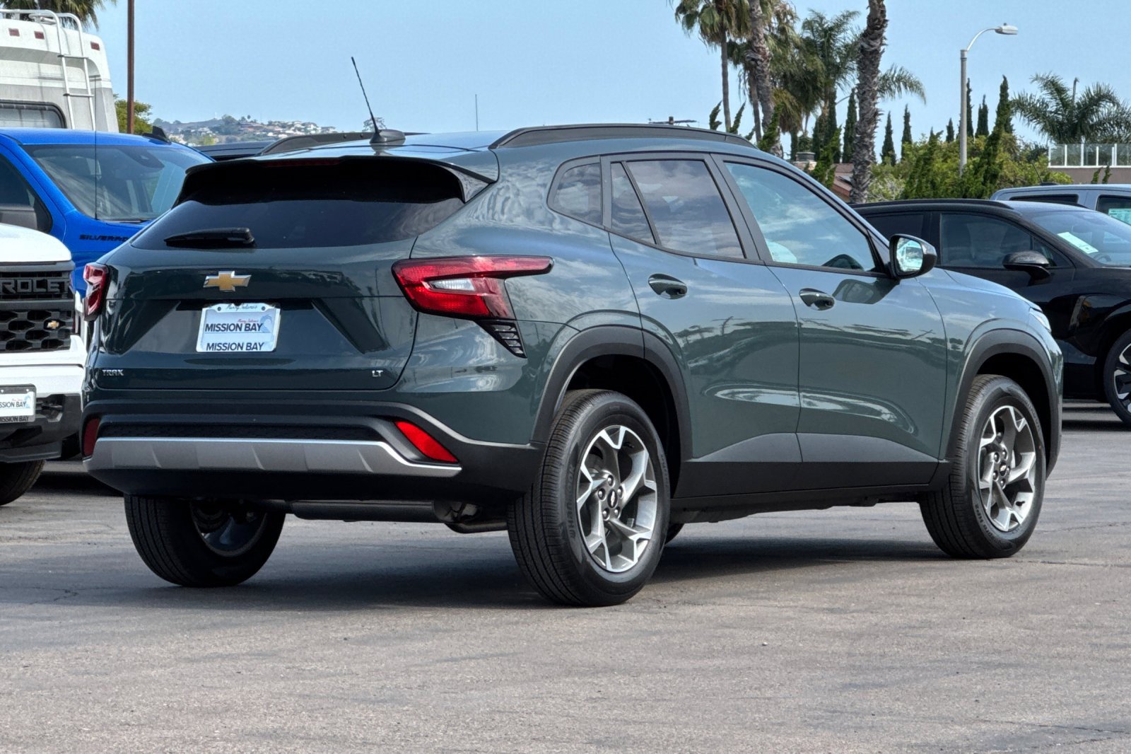2025 Chevrolet Trax LT photo 2