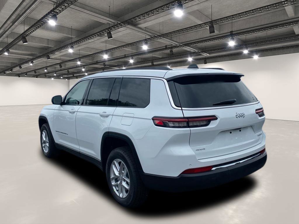 2025 Jeep Grand Cherokee Laredo X photo 3