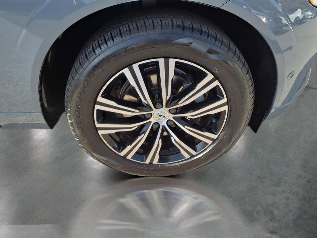 2022 Volvo XC60 B5 Inscription photo 10