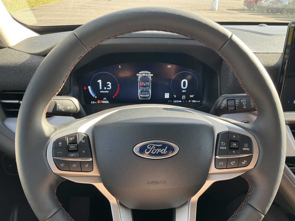 2025 Ford Explorer photo 7
