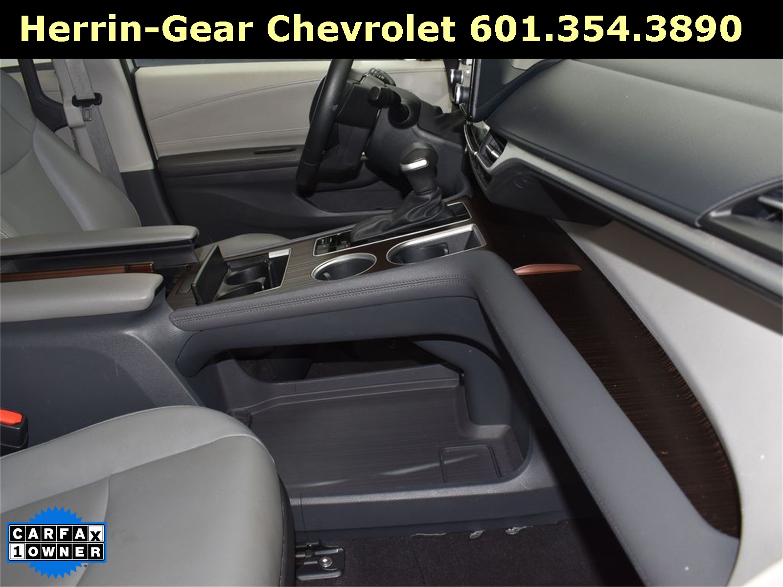 2023 Toyota Sienna XLE photo 23