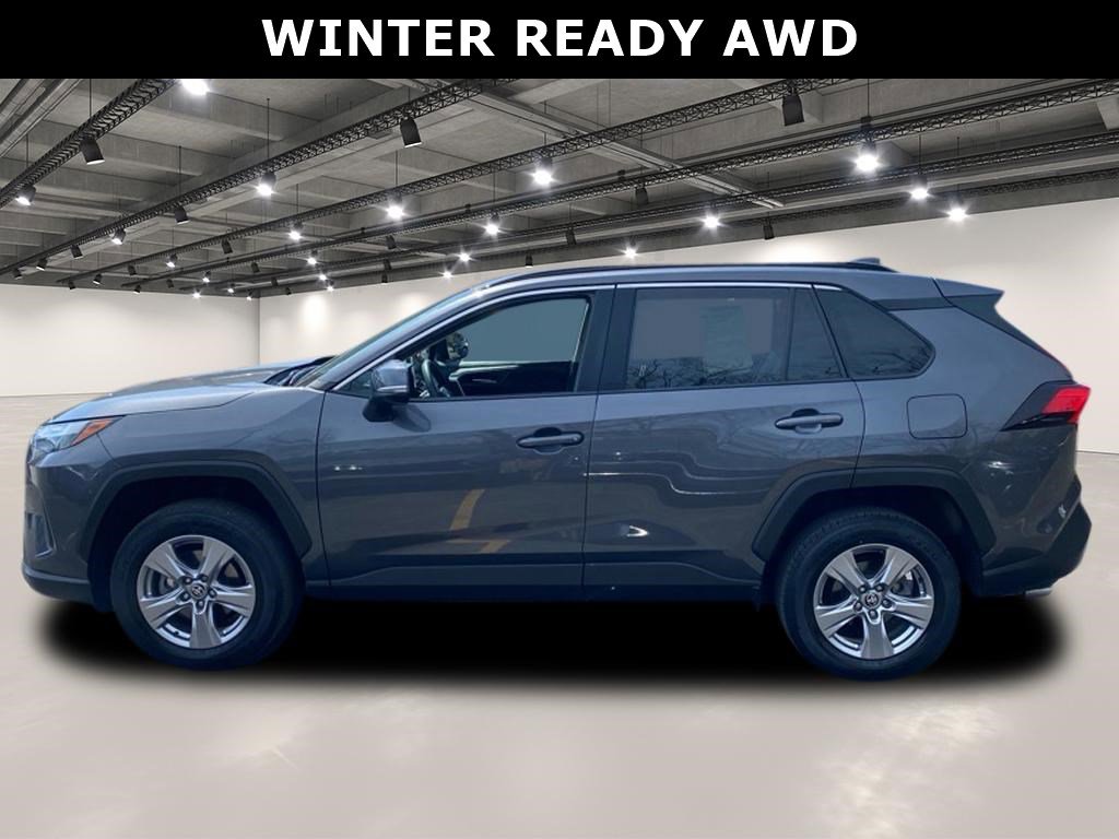 2023 Toyota RAV4 XLE photo 3