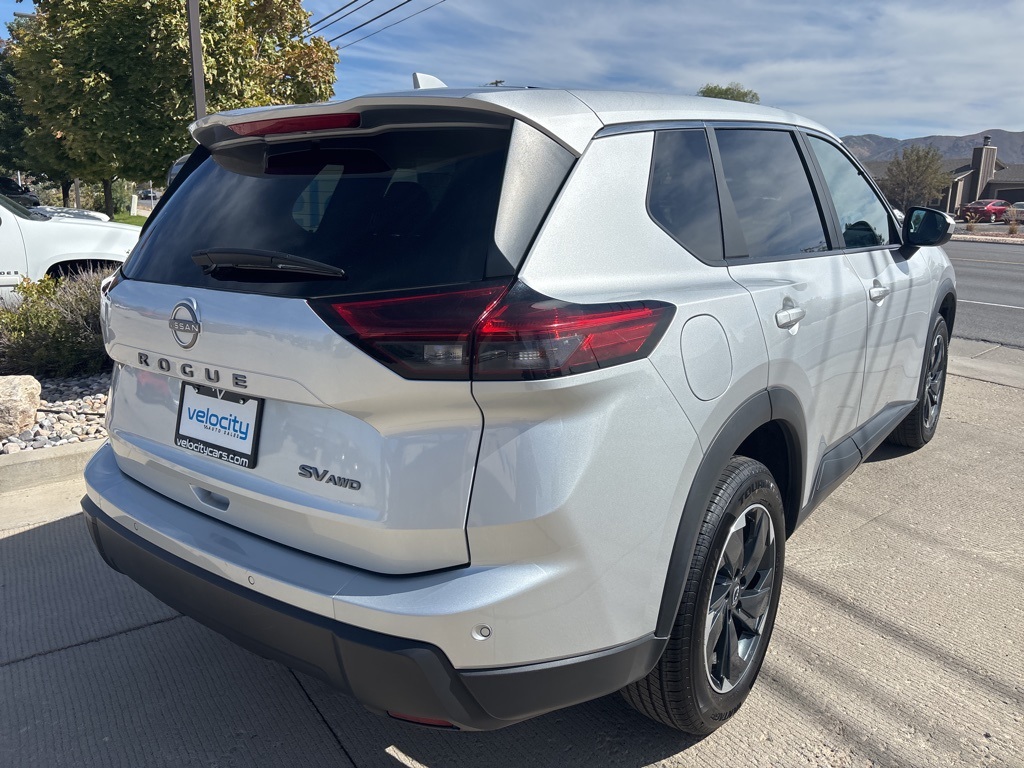 2024 Nissan Rogue SV photo 4