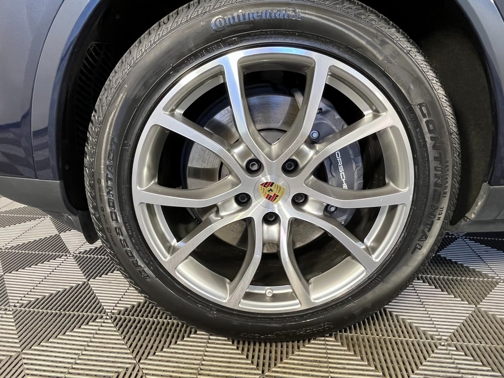 2024 Porsche Cayenne Base photo 8