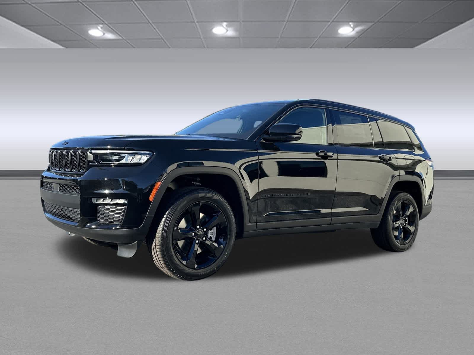 2025 Jeep Grand Cherokee Limited photo 2