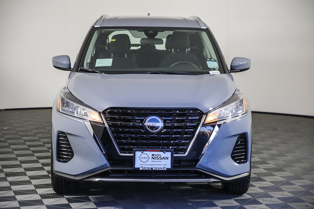 2024 Nissan Kicks SV photo 2