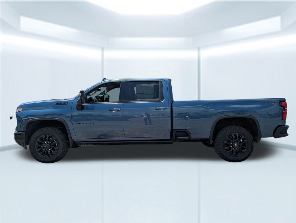 2025 Chevrolet Silverado 2500HD LTZ photo 2