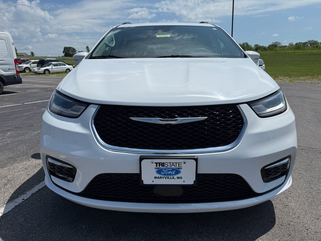 Used 2022 Chrysler Pacifica Touring L with VIN 2C4RC1BG6NR233358 for sale in Kansas City