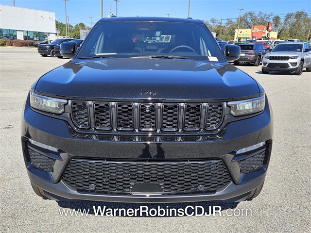 2025 Jeep Grand Cherokee Limited photo 2