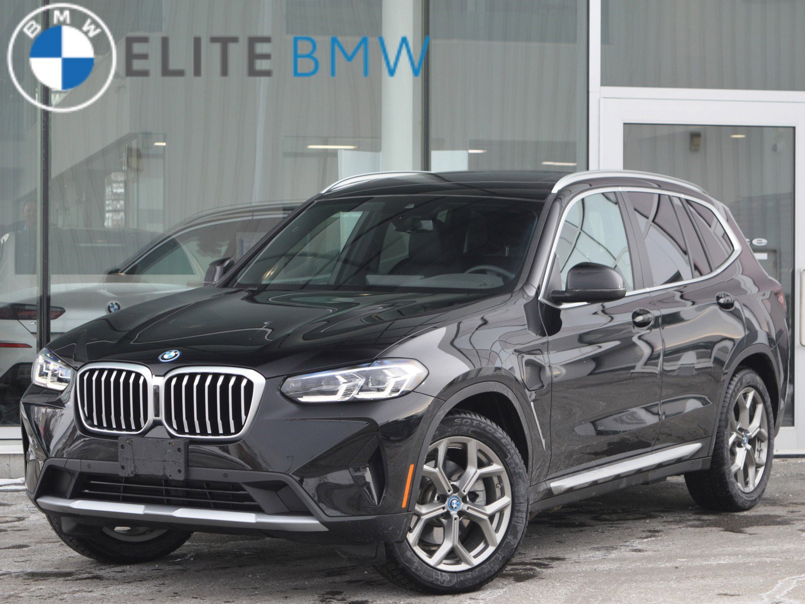 Used 2024  BMW xDrive30e image 1