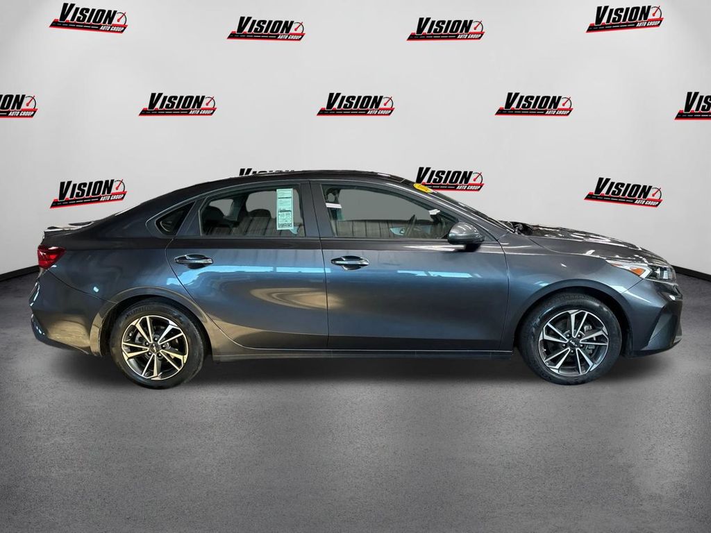 2023 Kia Forte LXS photo 4