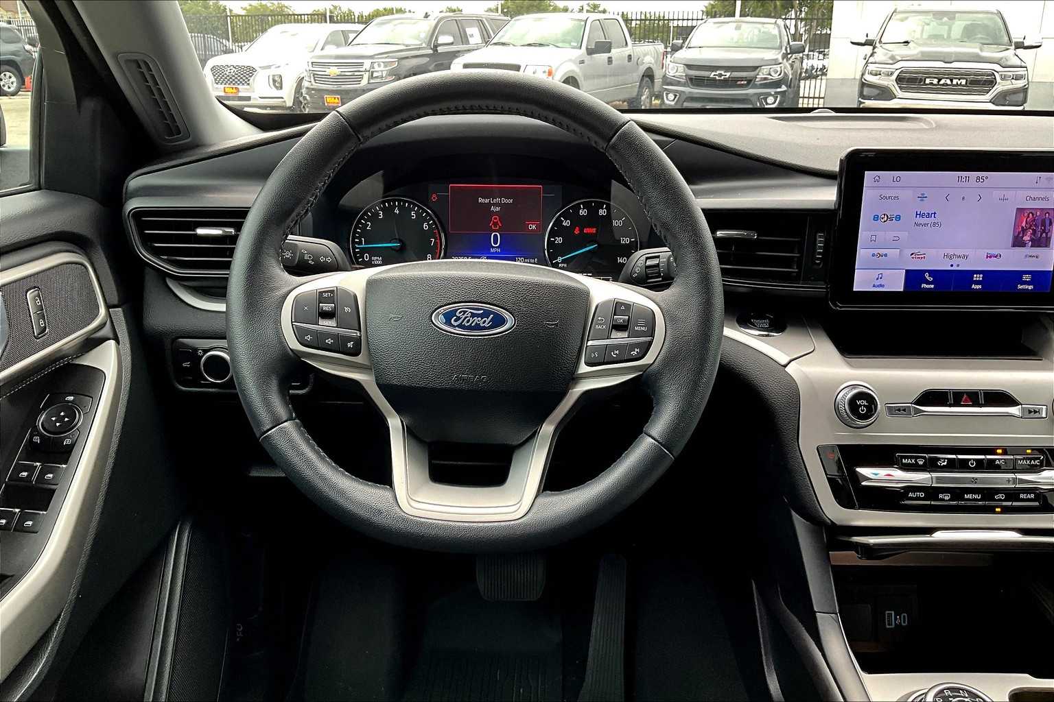 2024 Ford Explorer XLT photo 5