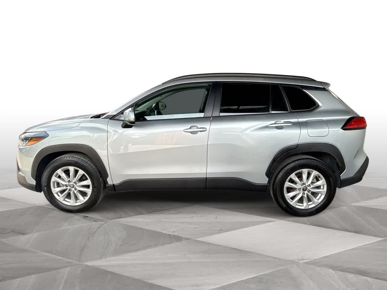2023 Toyota Corolla Cross LE photo 2