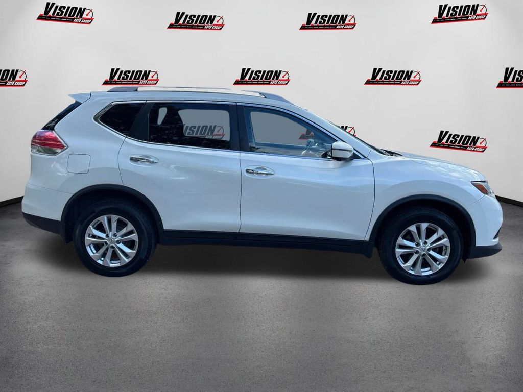 2016 Nissan Rogue SV photo 4