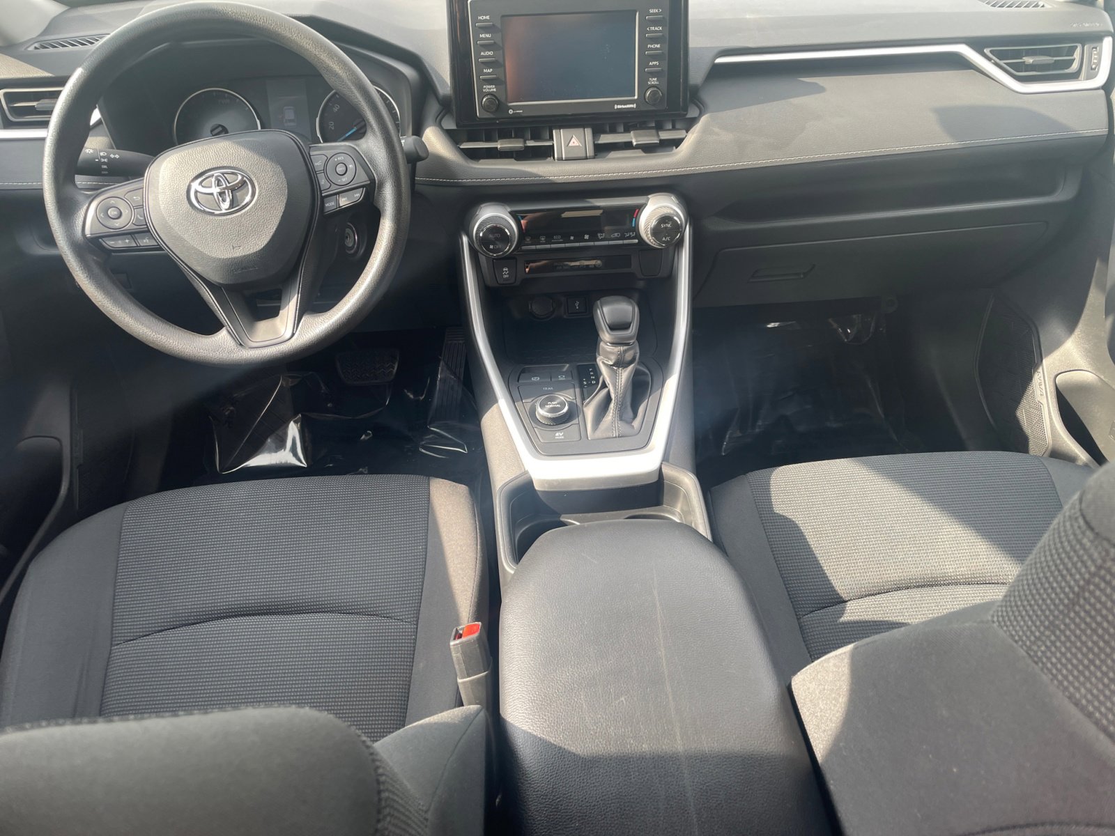 2021 Toyota RAV4 Hybrid LE photo 14