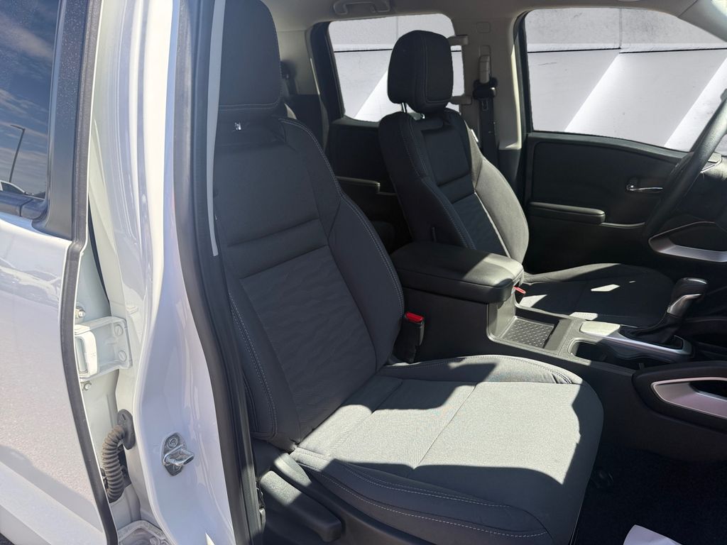 2024 Nissan Frontier SV photo 12