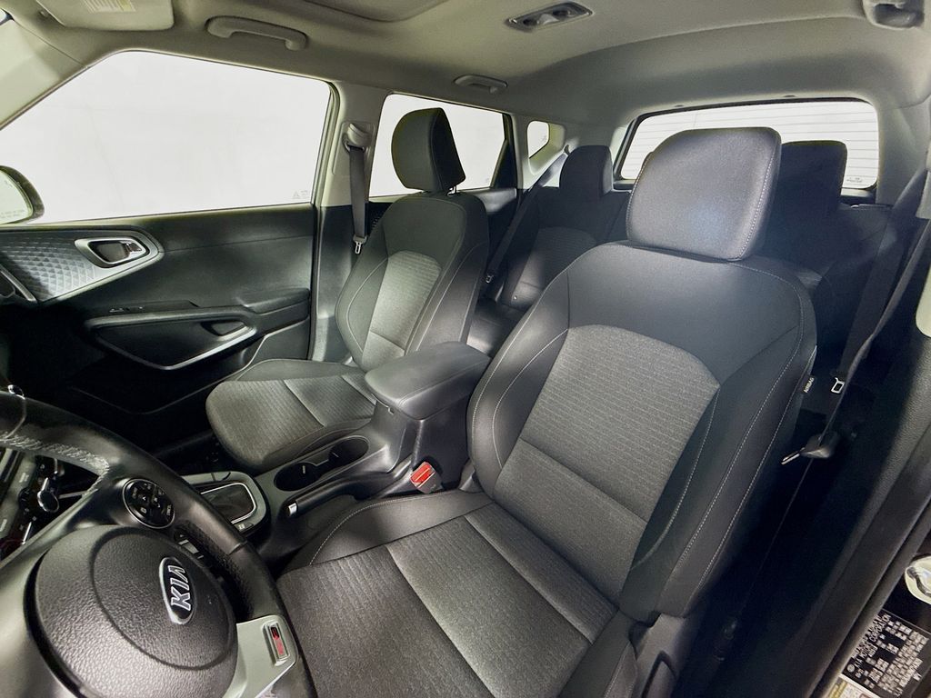 2021 Kia Soul GT-Line photo 18