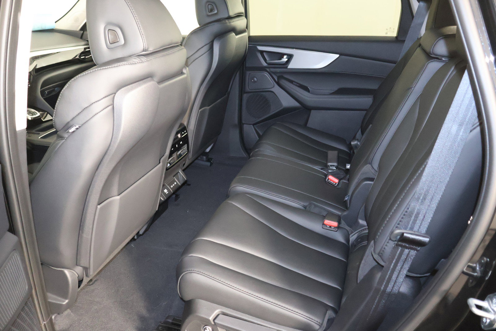 2025 Acura MDX Base photo 14