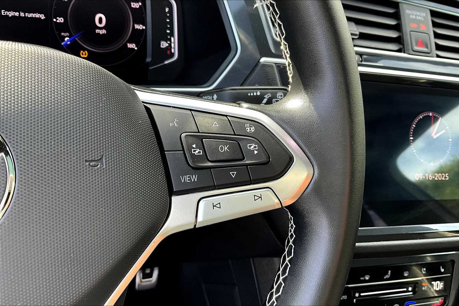 2023 Volkswagen Tiguan SEL R-Line Black photo 45