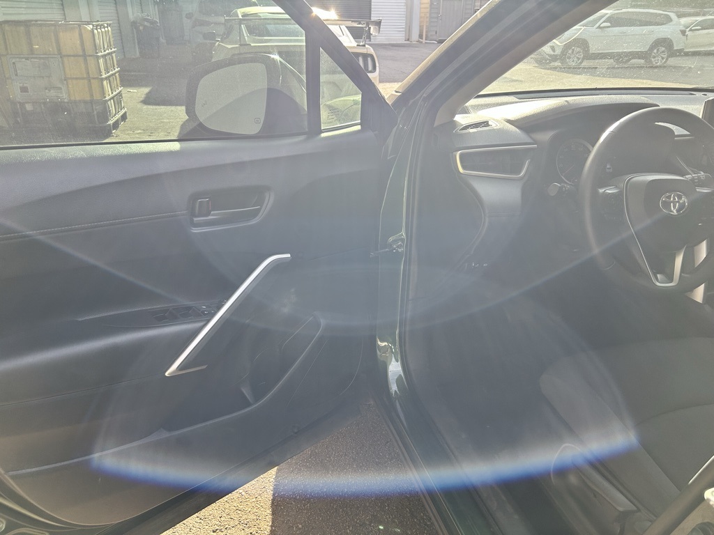 2022 Toyota Corolla Cross LE photo 4
