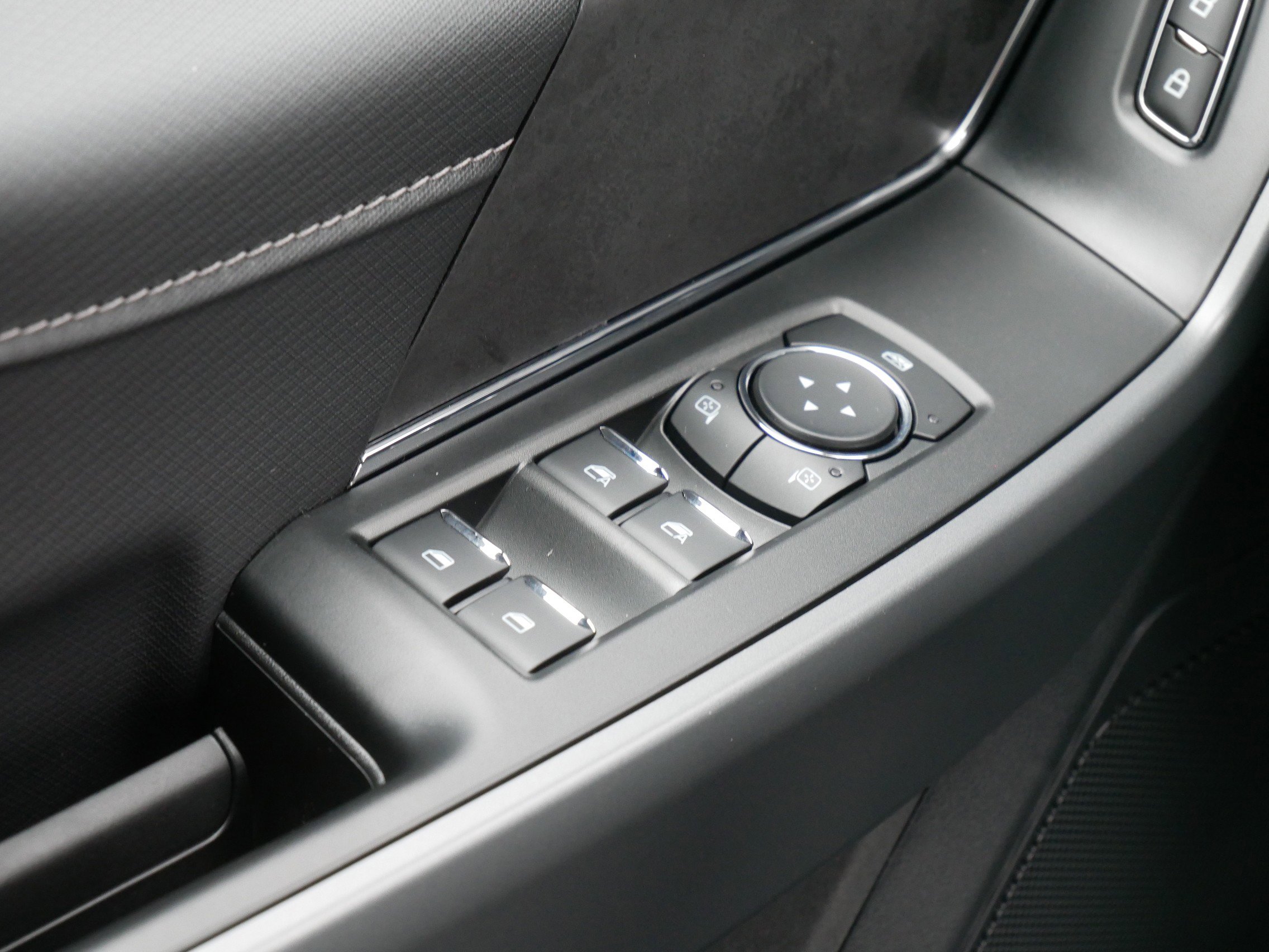 2025 Ford F-150 XLT photo 12