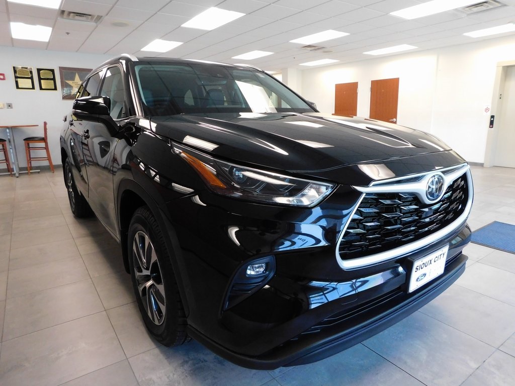 2022 Toyota Highlander XLE photo 4