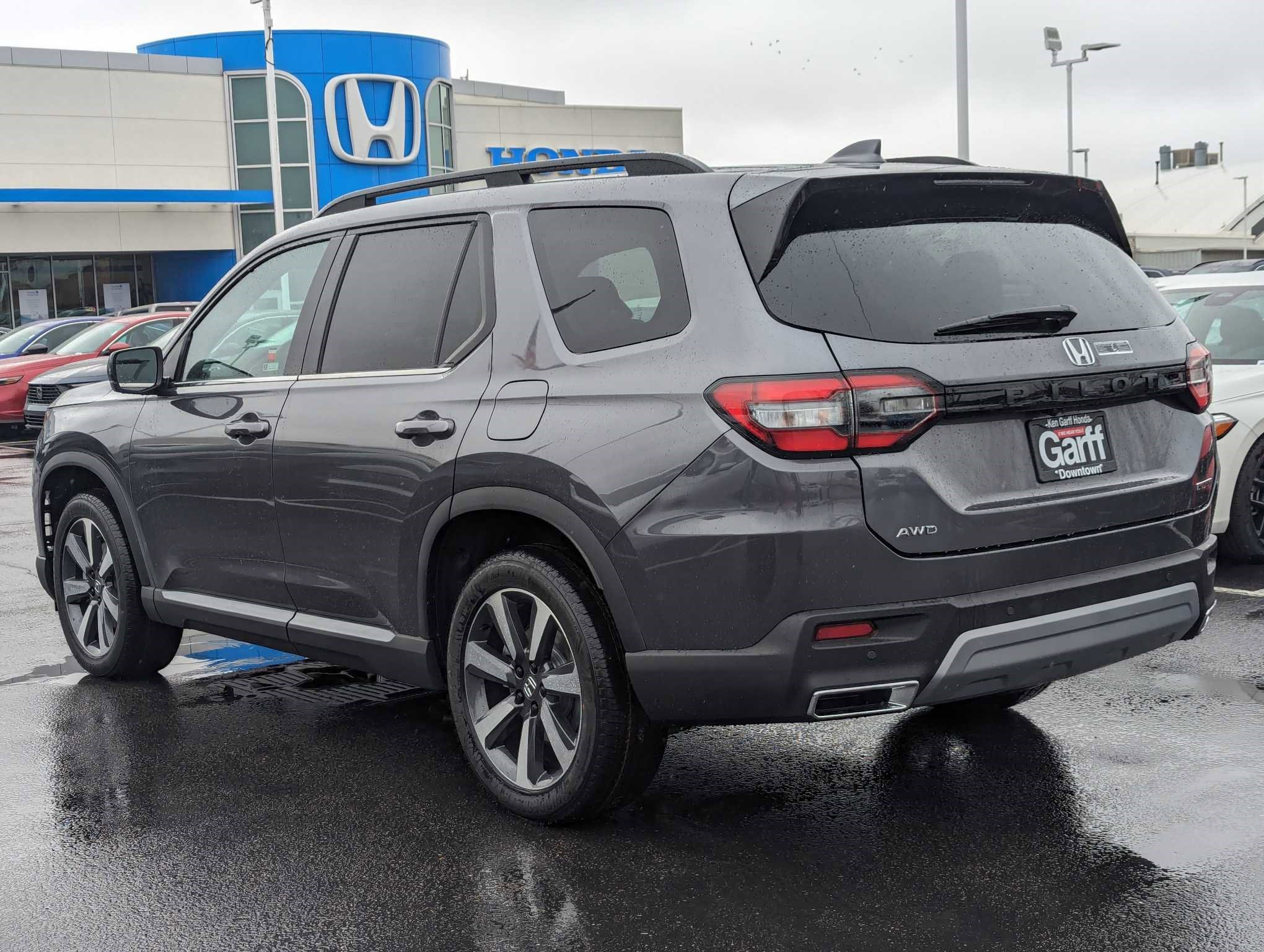 2025 Honda Pilot Touring photo 4