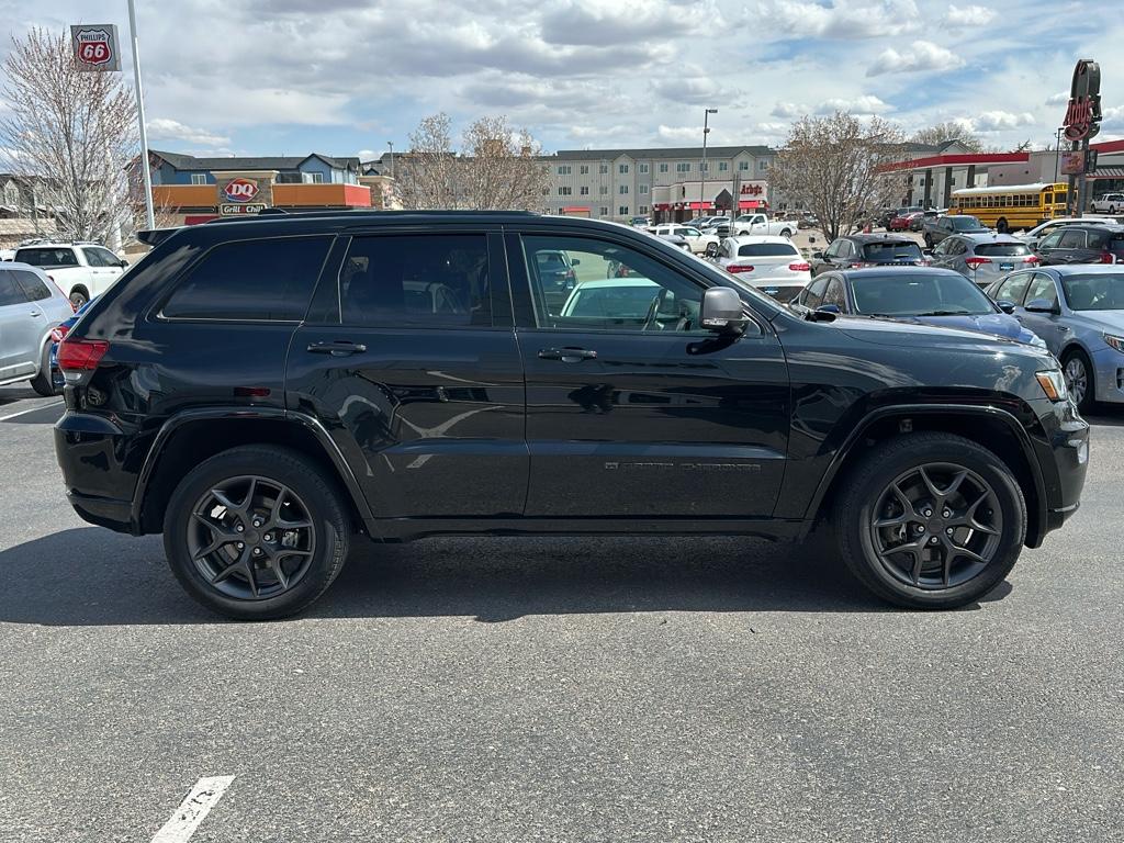 2021 Jeep Grand Cherokee Anniversary Edition photo 3
