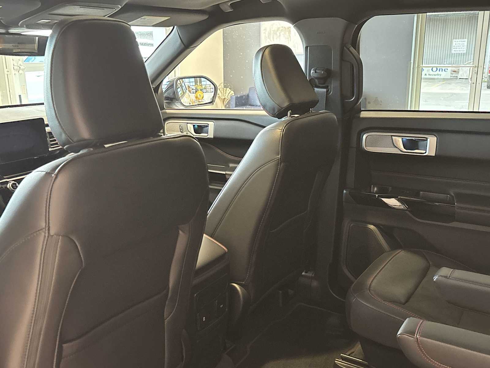 2022 Ford Explorer ST-Line photo 22