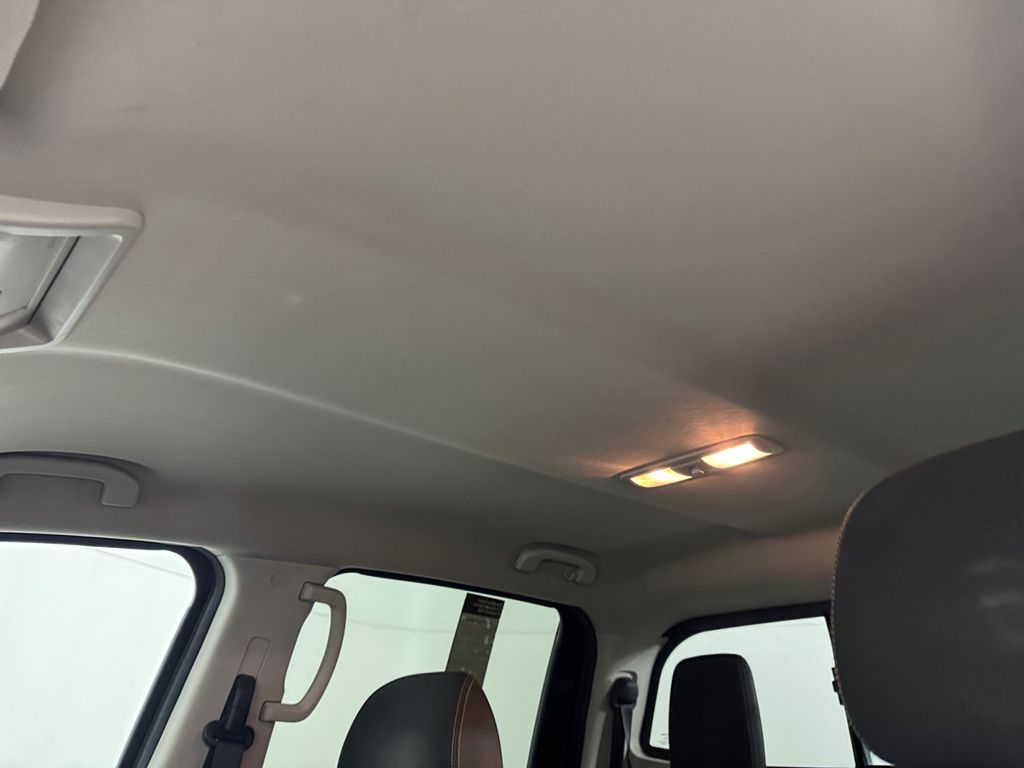 2017 Nissan Titan SV photo 20