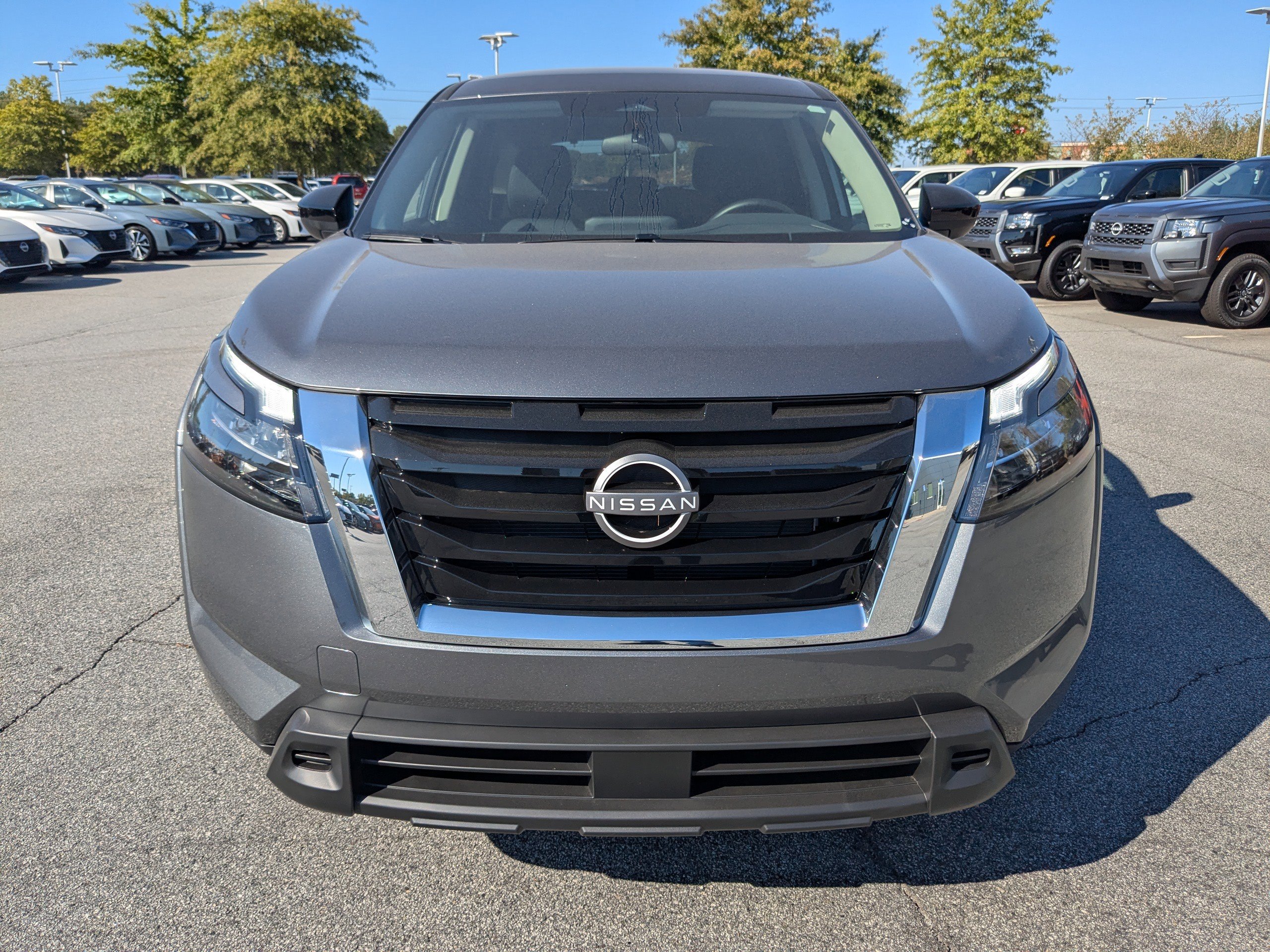 2025 Nissan Pathfinder S photo 4