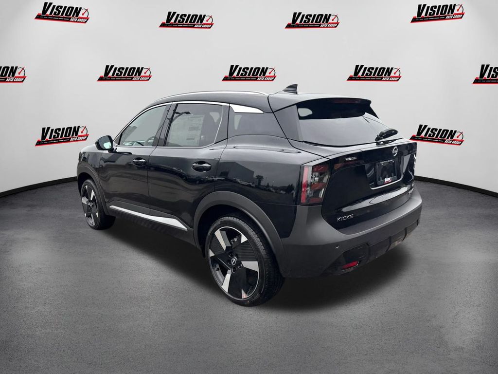 2025 Nissan Kicks SR photo 5