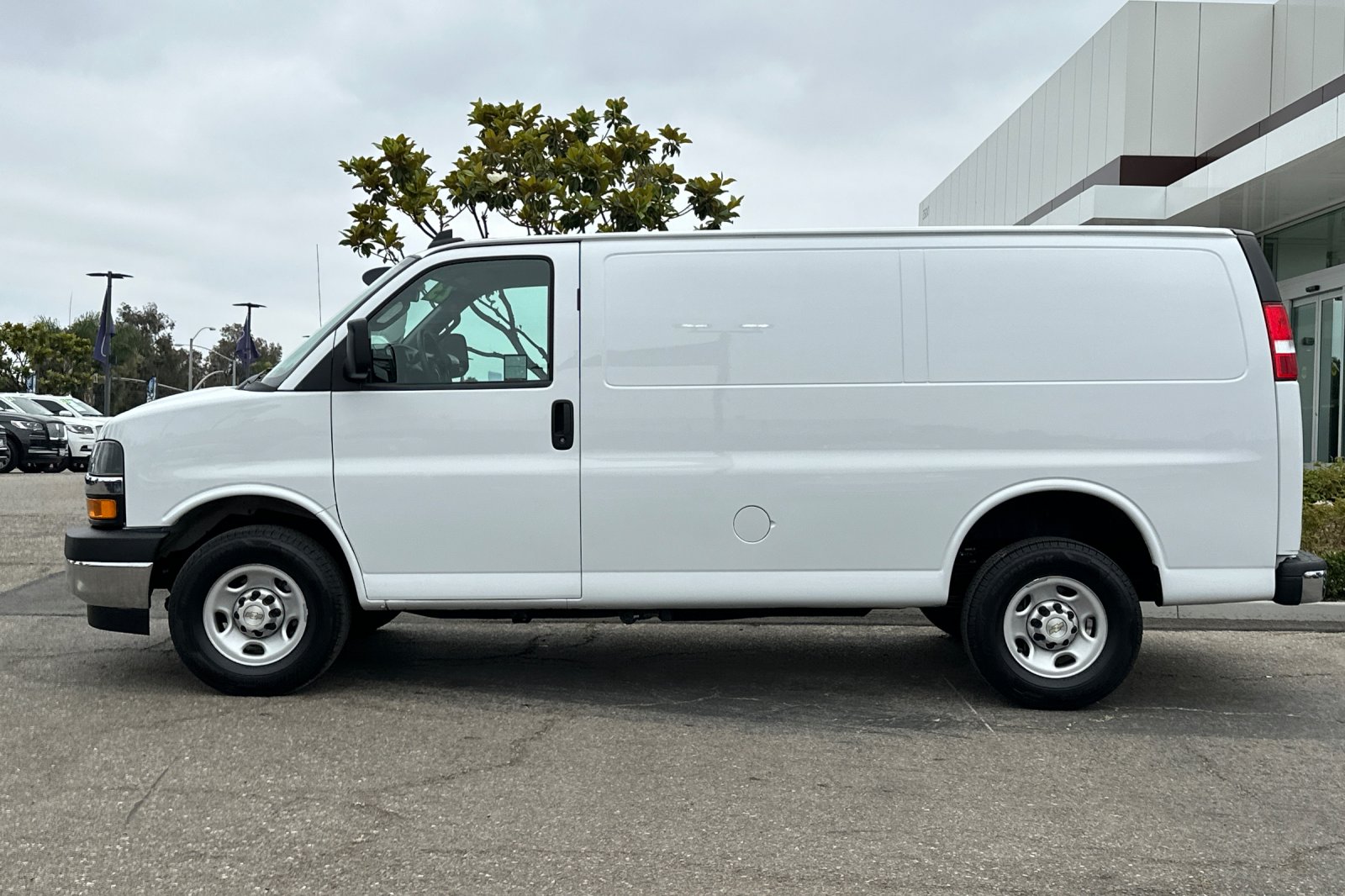 2023 Chevrolet Express 2500 Work Cargo Van photo 6