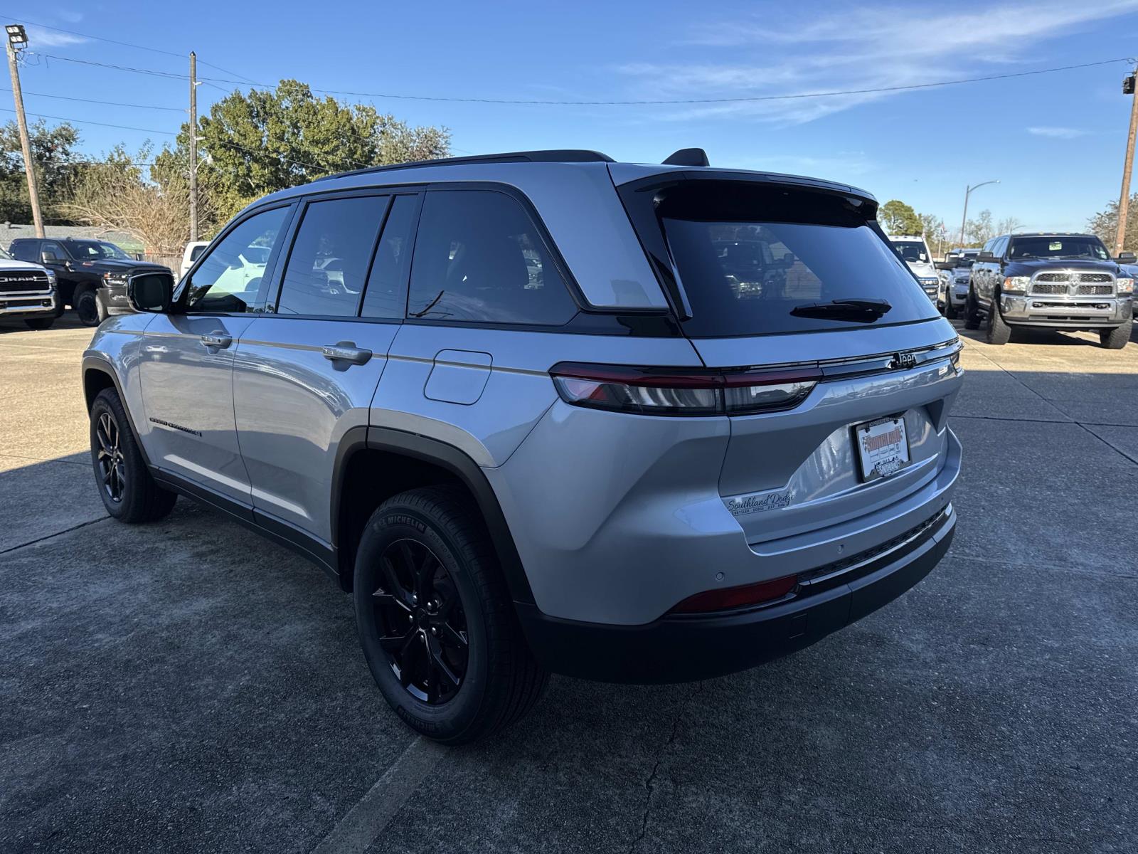 2025 Jeep Grand Cherokee Altitude X photo 4