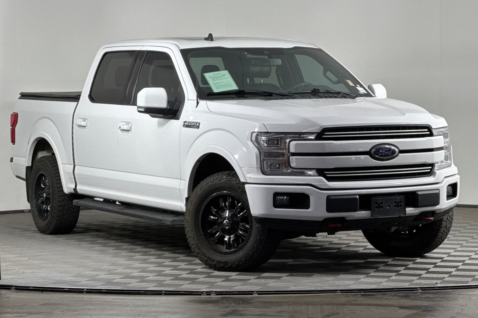 2019 Ford F-150 Lariat photo 2