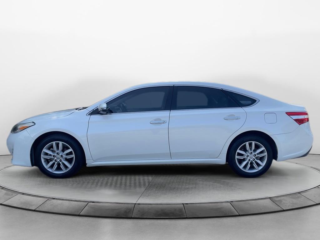 2015 Toyota Avalon XLE photo 2