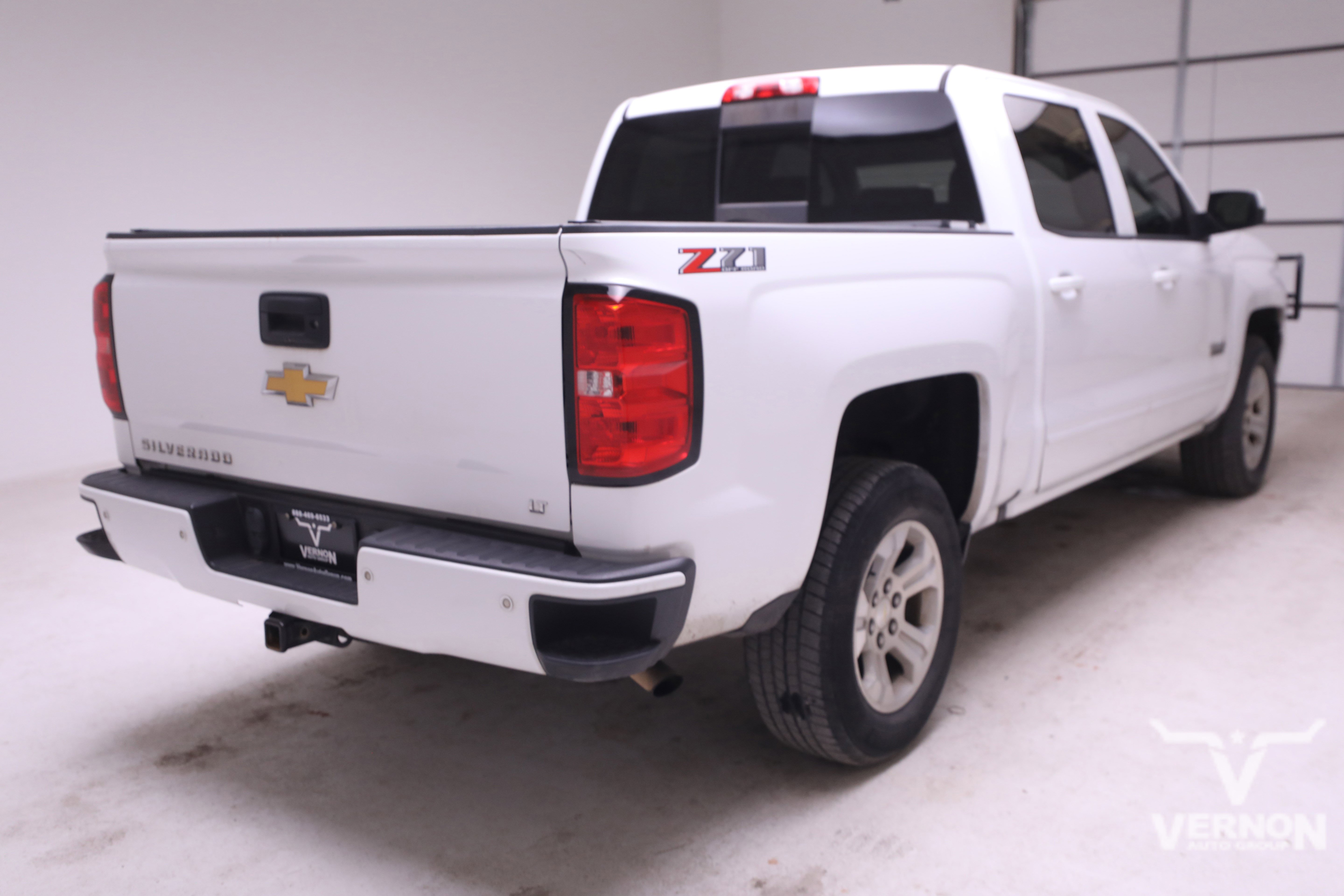 2018 Chevrolet Silverado 1500 LT photo 2