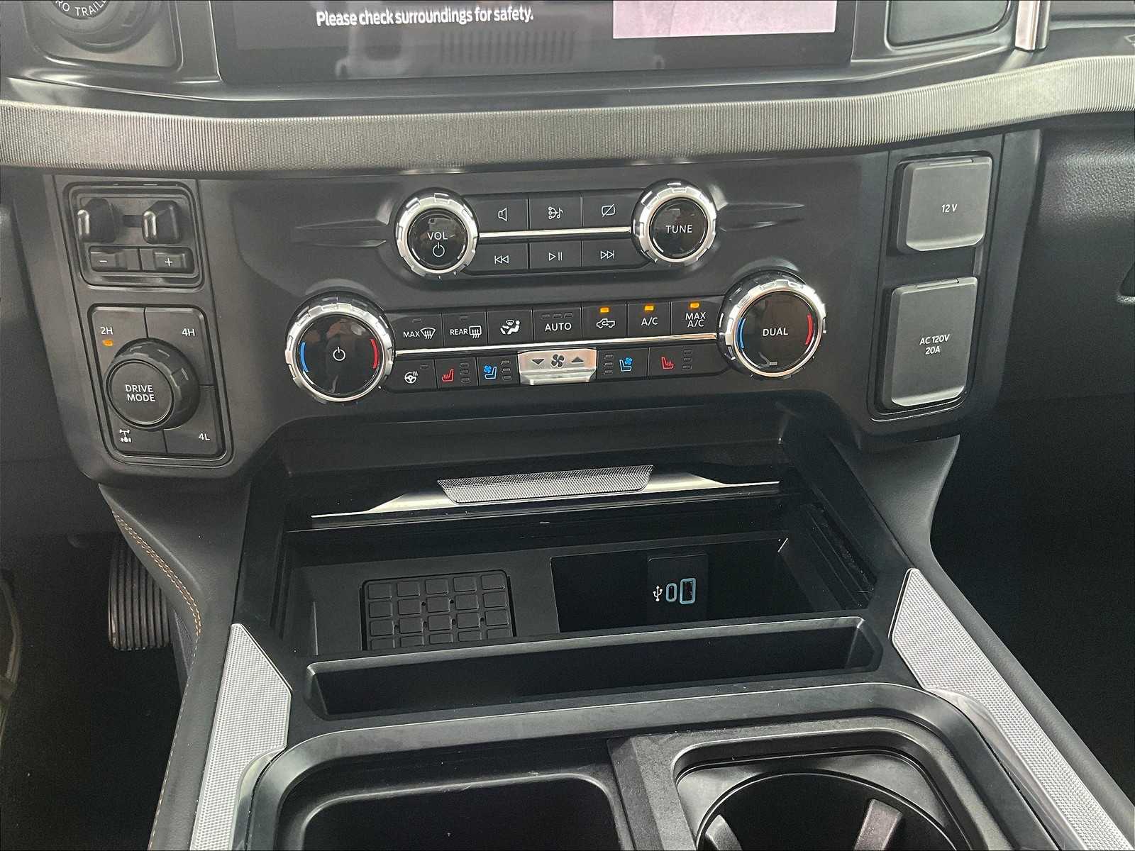 2024 Ford F-250 Platinum photo 24