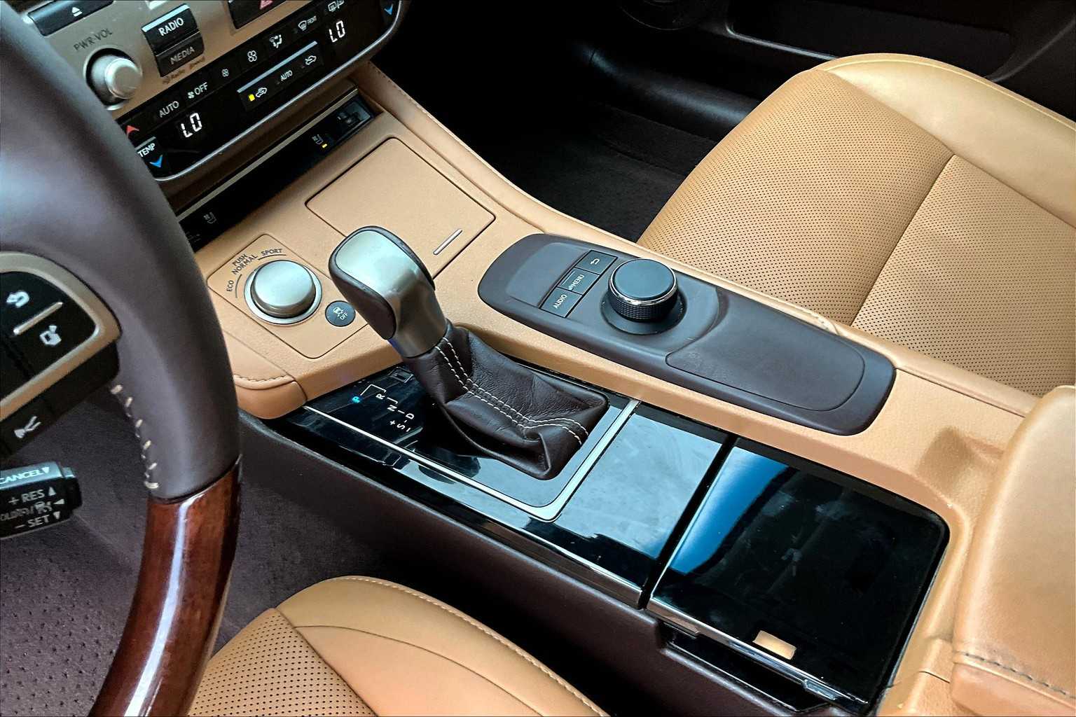 2017 Lexus ES 350 photo 16