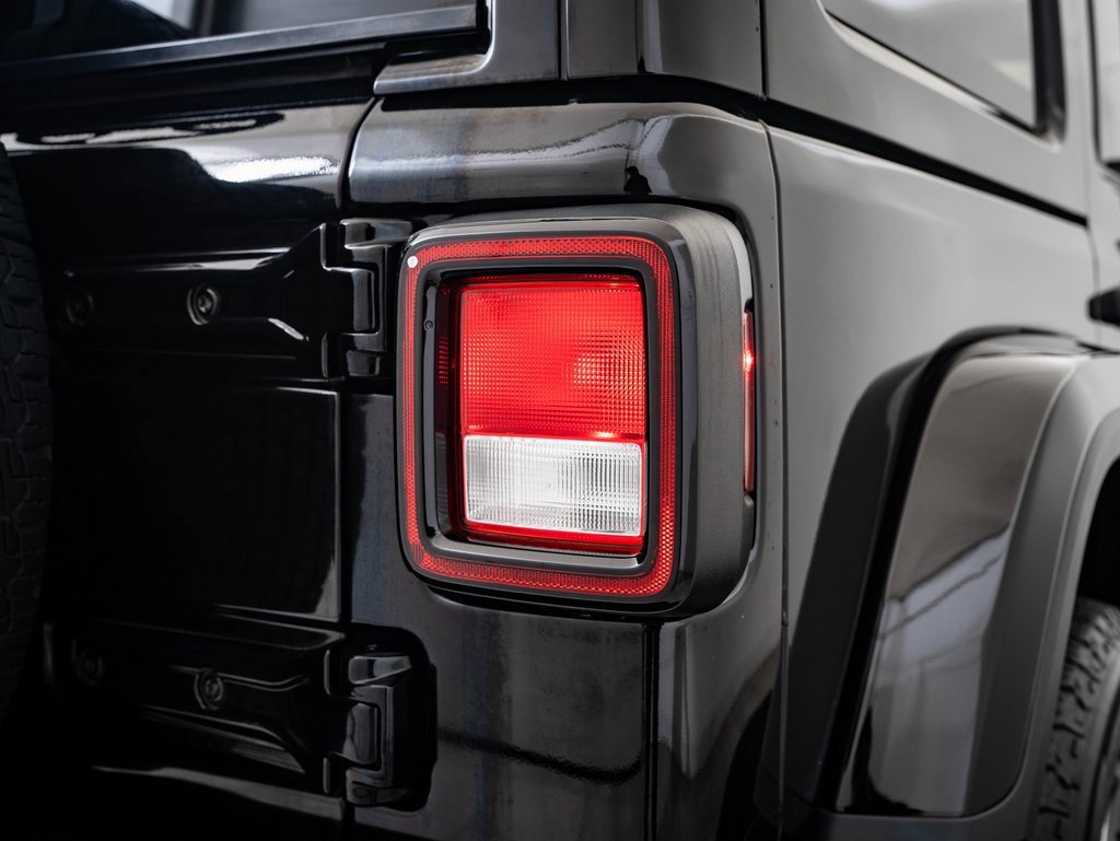 2022 Jeep Wrangler Unlimited Sahara photo 9