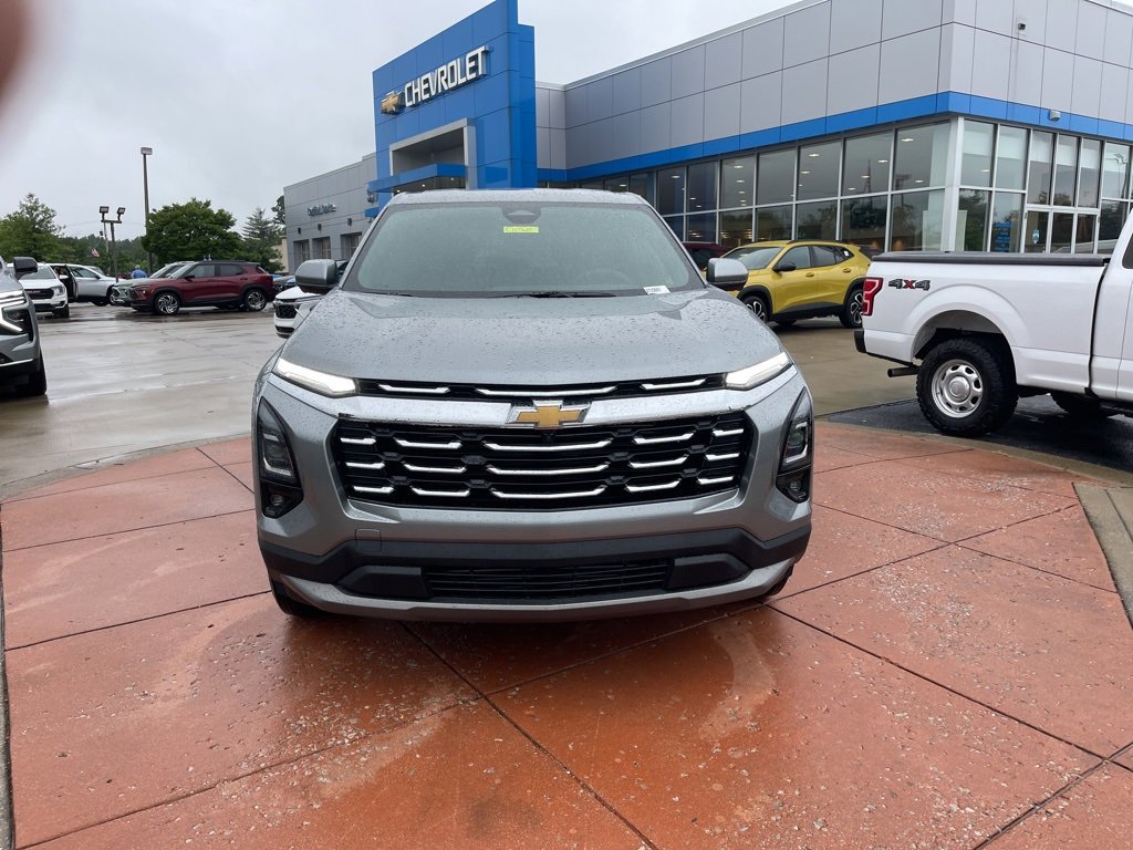 2025 Chevrolet Equinox LT photo 2