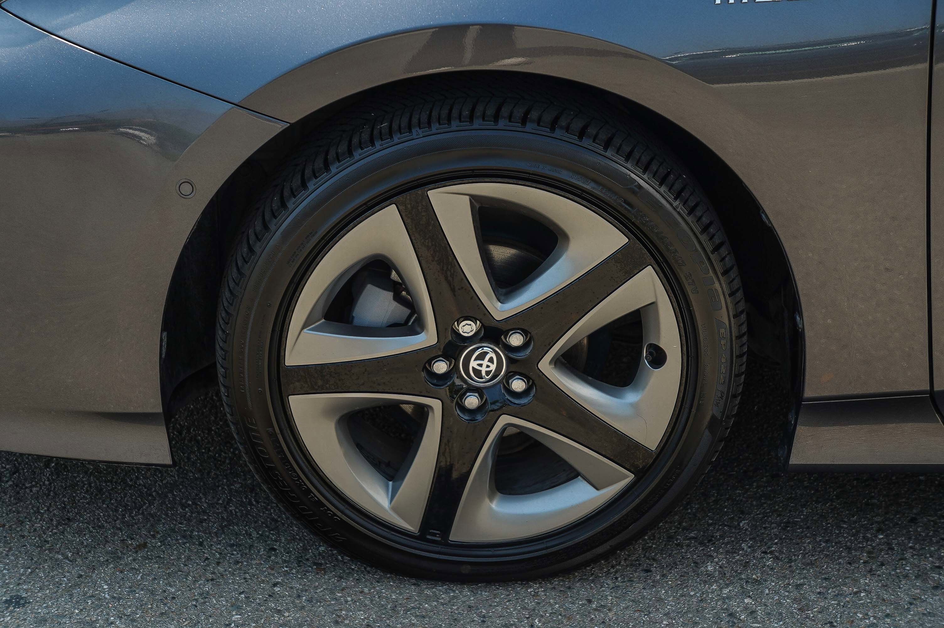 2022 Toyota Prius Limited photo 9