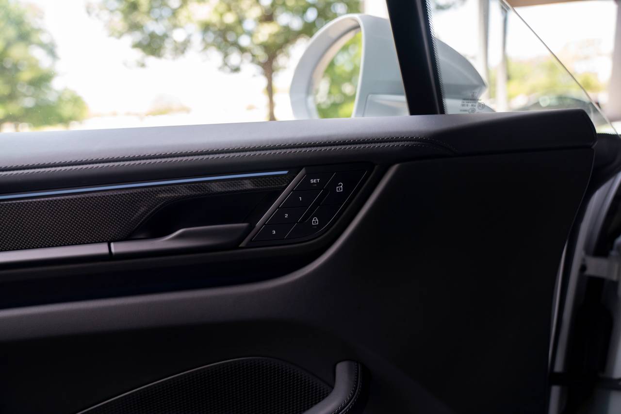 2025 Porsche Macan Turbo Electric photo 26