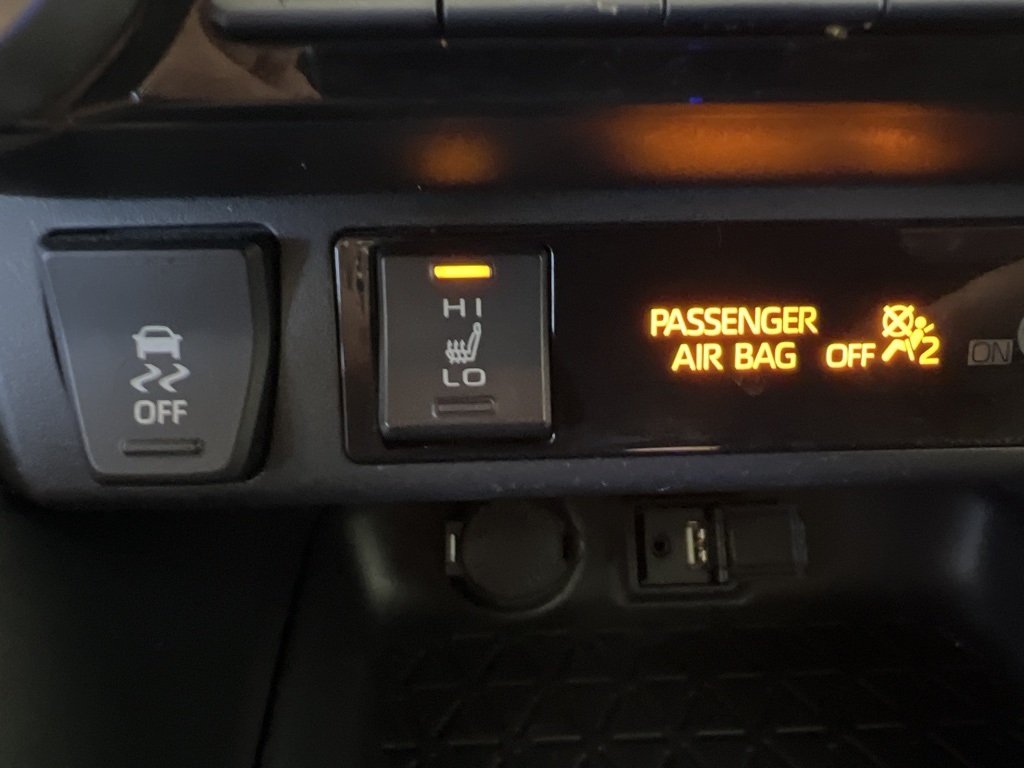 2019 Toyota RAV4 XLE photo 14